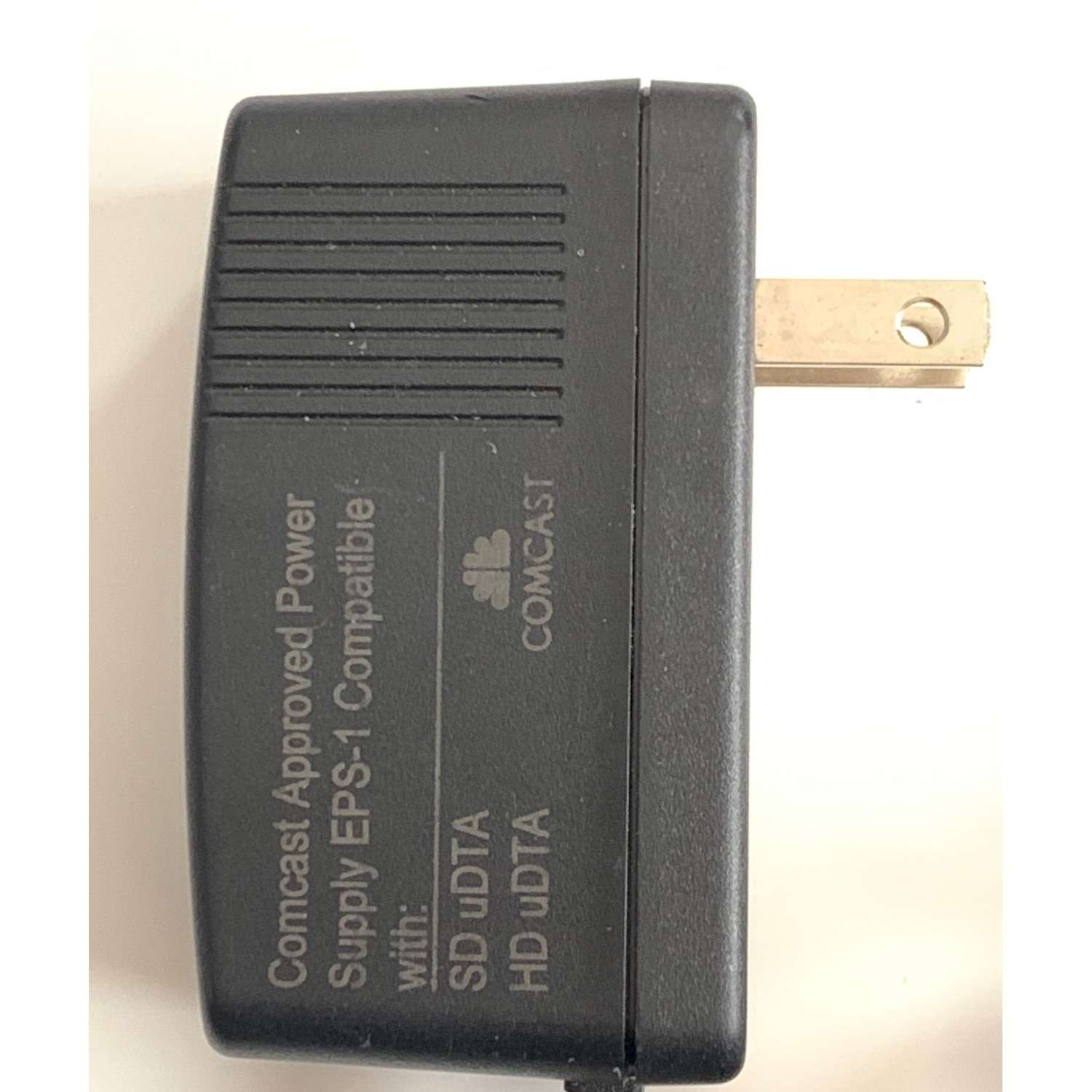 CARGADOR / ADAPTADOR DE FUENTE DE ALIMENTACION COMCAST VCA-VCD / NUMERO DE PARTE 25-300 / ENTRADA VCA 100-120V~60HZ 0.5A / SALIDA VCD 5V 1500MA / MODELO CYUS15-050150C - Imagen 2